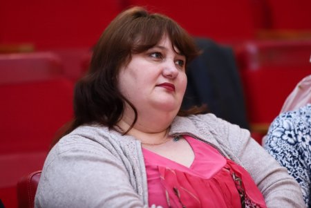 Городской голова Геннадий Труханов вручил документы на квартиры трем многодетным семьям (фото)