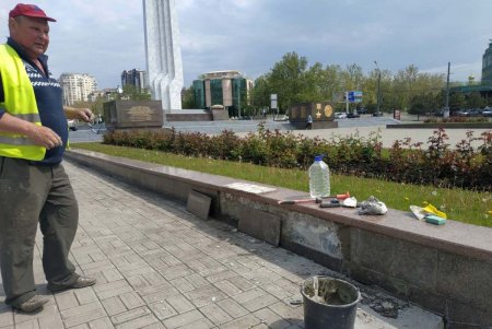 Коммунальщики восстановили поврежденный вандалами мемориал «Крылья Победы» (фото)