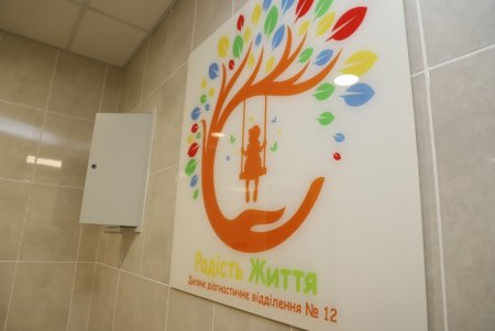 Одесской инфекционной больнице передали 50 тысяч масок, костюмы и защитные очки для врачей (фото, видео)