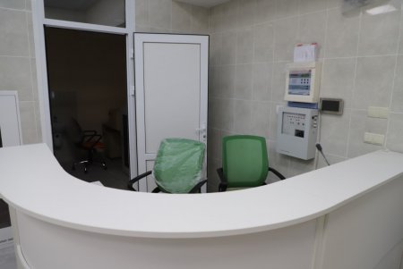 Одесской инфекционной больнице передали 50 тысяч масок, костюмы и защитные очки для врачей (фото, видео)