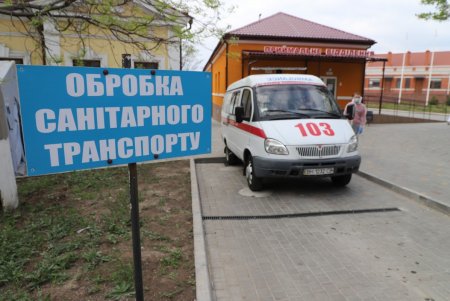 Одесской инфекционной больнице передали 50 тысяч масок, костюмы и защитные очки для врачей (фото, видео)