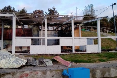 Пожар на побережье в Черноморске: местные жители говорят о поджоге (фото)