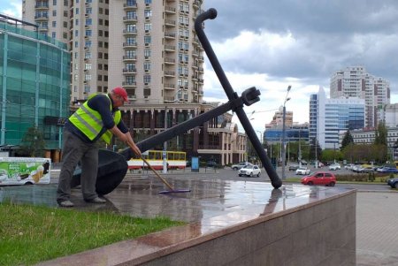 Ко Дню Победы коммунальщики приводят в порядок места памяти (фото) 