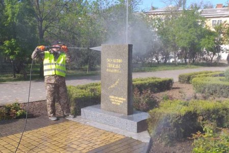 Ко Дню Победы коммунальщики приводят в порядок места памяти (фото) 