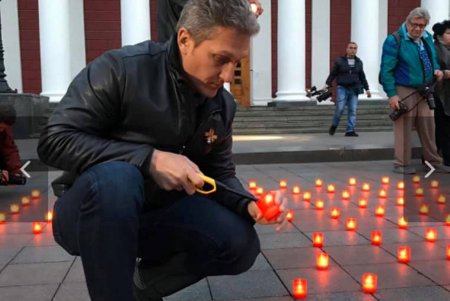 Накануне Дня Победы в Одессе зажгли памятные свечи (фото)