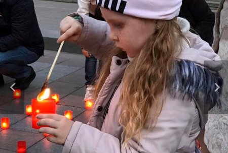 Накануне Дня Победы в Одессе зажгли памятные свечи (фото)