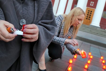 Свеча памяти: посвящается 75-летию Победы над нацизмом во Второй мировой войне (фоторепортаж) 