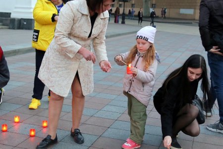 Свеча памяти: посвящается 75-летию Победы над нацизмом во Второй мировой войне (фоторепортаж) 