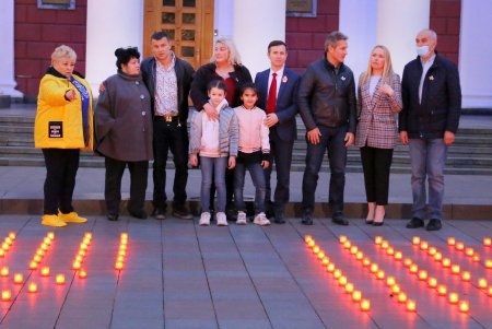 Свеча памяти: посвящается 75-летию Победы над нацизмом во Второй мировой войне (фоторепортаж) 