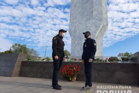 Около тысячи одесских полицейских и гвардейцев следят за порядком у мемориальных комплексов (фото, видео) 
