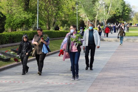 Одесский городской голова возложил цветы на Аллее Славы (фото)