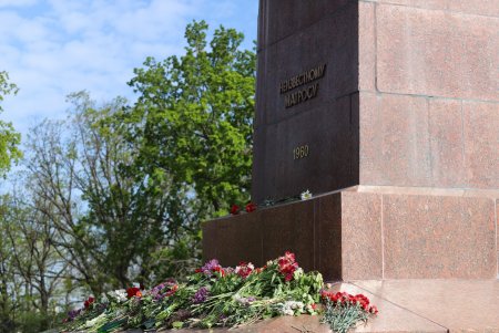 Одесский городской голова возложил цветы на Аллее Славы (фото)