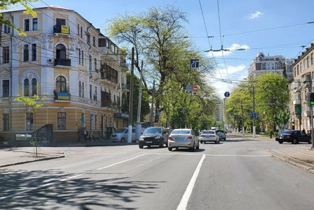 На двух улицах в Приморском районе коммунальщики нанесли свежую разметку (фото)