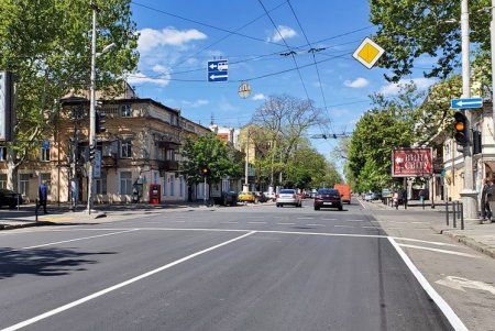 На двух улицах в Приморском районе коммунальщики нанесли свежую разметку (фото)