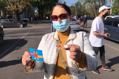 День Победы в Одессе: возложение цветов к мемориалам, памятные значки и флешмоб на ретромобилях (фото, видео)