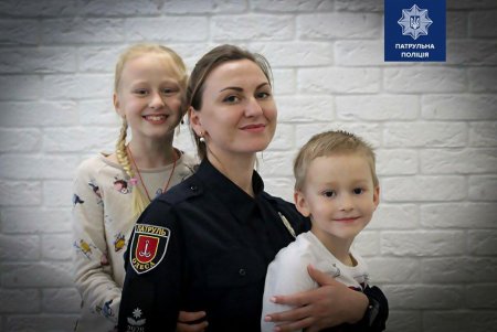 «Мама, я люблю тебя»: одесские патрульные сняли ролик-поздравление с Днем матери (видео)