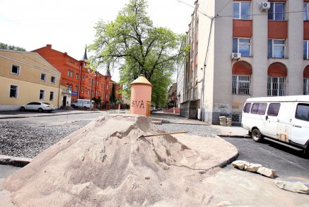 Комфортная Одесса: на улице Торговой капитально ремонтируют тротуар (фоторепортаж)