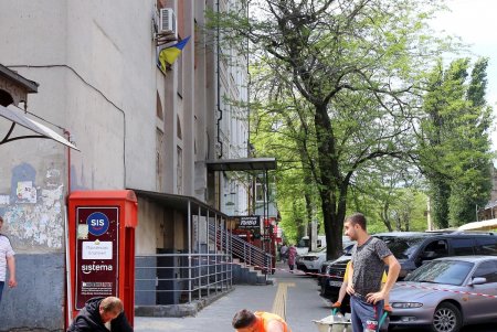 Комфортная Одесса: на улице Торговой капитально ремонтируют тротуар (фоторепортаж)