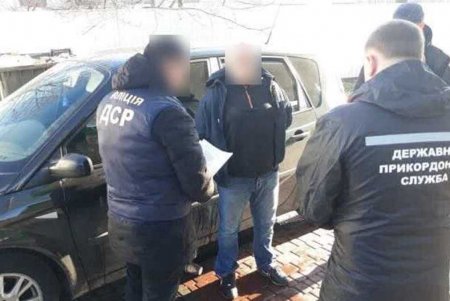 Молдаванин с двумя знакомыми организовал канал переправки иностранцев через границу Украины: за «помощь» требовали до двух тысяч долларов (фото)