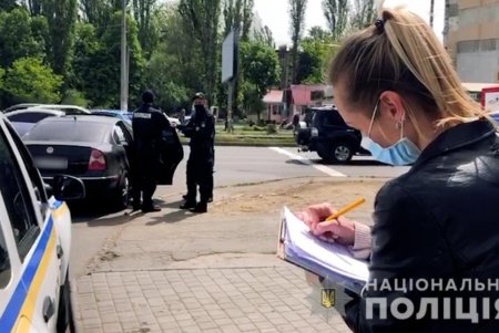 Связали скотчем и забрали больше 200 тысяч гривен: в Одессе нашли подозреваемых в нападении на пункт обмена валют (фото, видео) 