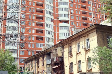 Прогулка по Базарной: исторические здания и современные высотки старинной улицы (фоторепортаж) 