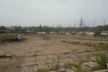 Буферный пруд на Балковской очищают от наносов