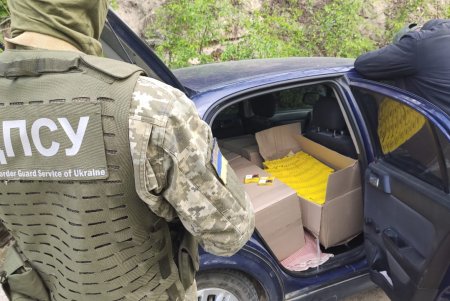 Пограничники задержали контрабандиста с партией сигарет почти на 200 тысяч гривен (фото, видео)