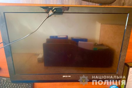 На Николаевской дороге рецидивист вынес из чужой квартиры технику и чугунные батареи