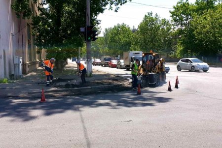 Во всех четырех районах города ремонтируют дороги (фото)