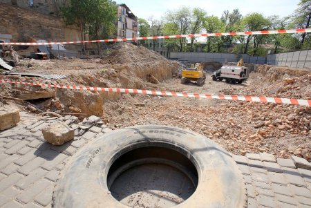 Обрушение дома на Торговой: спасатели демонтируют аварийные элементы и разбирают завалы (фоторепортаж)