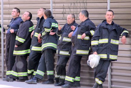 Обрушение дома на Торговой: спасатели демонтируют аварийные элементы и разбирают завалы (фоторепортаж)