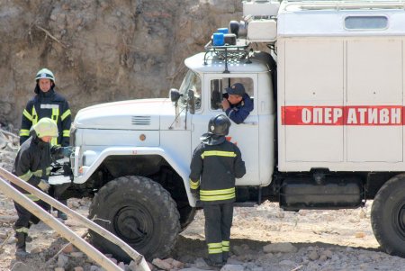 Обрушение дома на Торговой: спасатели демонтируют аварийные элементы и разбирают завалы (фоторепортаж)