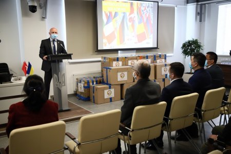 Для опорных медучреждений Одессы китайские предприниматели передали 70 тысяч медицинских масок