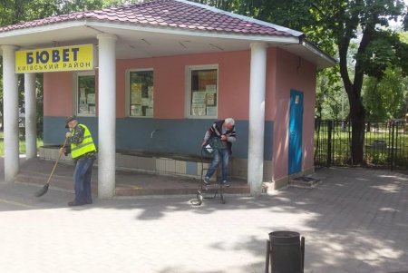 Коммунальщики привели в порядок еще три городских бювета