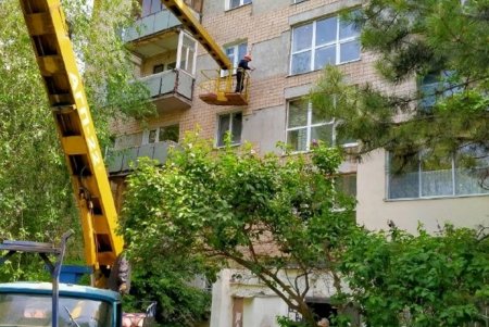 Коммунальщики ликвидируют места нелегальной торговли и стихийные свалки (фото)