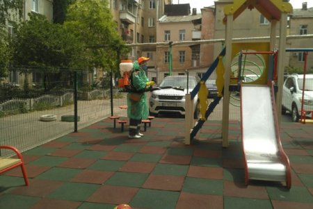 Коммунальщики ликвидируют места нелегальной торговли и стихийные свалки (фото)