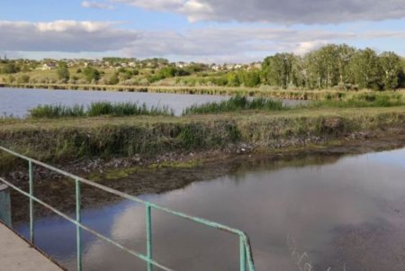 В озере Ялпуг сильно снизился уровень воды из-за засухи (фото)