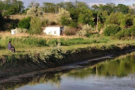В озере Ялпуг сильно снизился уровень воды из-за засухи (фото)