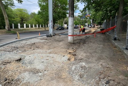 На улице Академической проводят капитальный ремонт тротуара