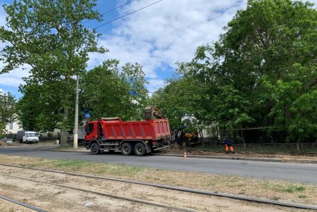 На улице Академической проводят капитальный ремонт тротуара