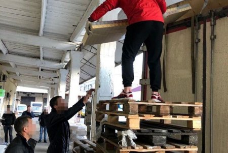 Транспортная компания доставляла в Одесскую область контрафактные сигареты: конфискована партия товара на 1,5 млн. грн. (фото)