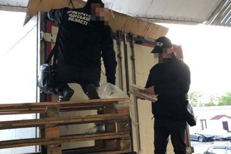 Транспортная компания доставляла в Одесскую область контрафактные сигареты: конфискована партия товара на 1,5 млн. грн. (фото)