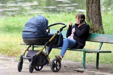 Прогулка по Дюковскому саду: цветущие акации и розы (фоторепортаж)
