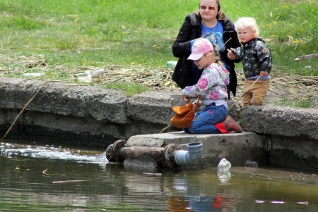 Прогулка по Дюковскому саду: цветущие акации и розы (фоторепортаж)
