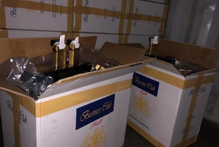 В Черноморском порту ликвидировали международный канал контрабанды сигарет: стоимость партии — около 70 млн. грн. (фото, видео)