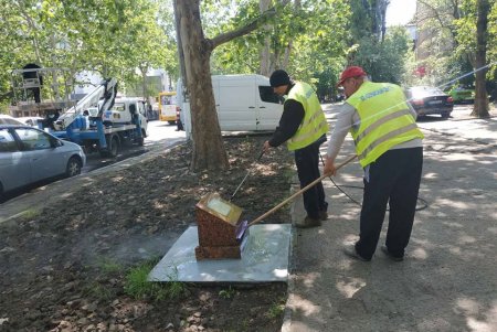 В Малиновском районе коммунальщики помыли и покрасили памятники и памятные знаки