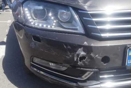 На рынке «7-й километр» водитель иномарки повредил сразу три припаркованных автомобиля (фото)