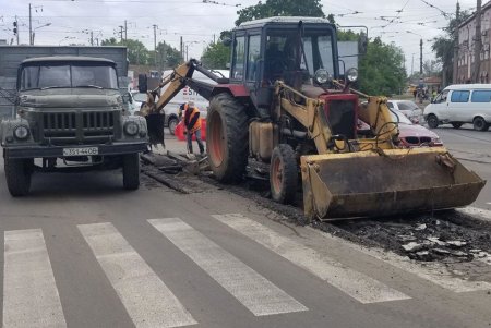 Коммунальщики ликвидируют последствия непогоды в Одессе (фото)
