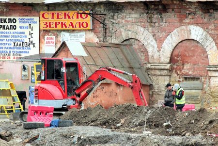 Реконструкция Новощепного ряда: все старые рельсы уже убрали (фоторепортаж)