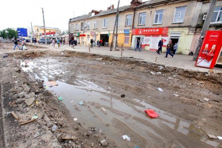 Реконструкция Новощепного ряда: все старые рельсы уже убрали (фоторепортаж)